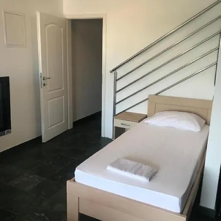 & Golden Verona Apartment *