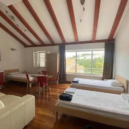 Apartment & Golden Verona